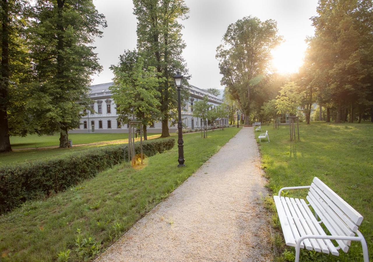 Hotel Gino Park Palace Považská Bystrica 外观 照片