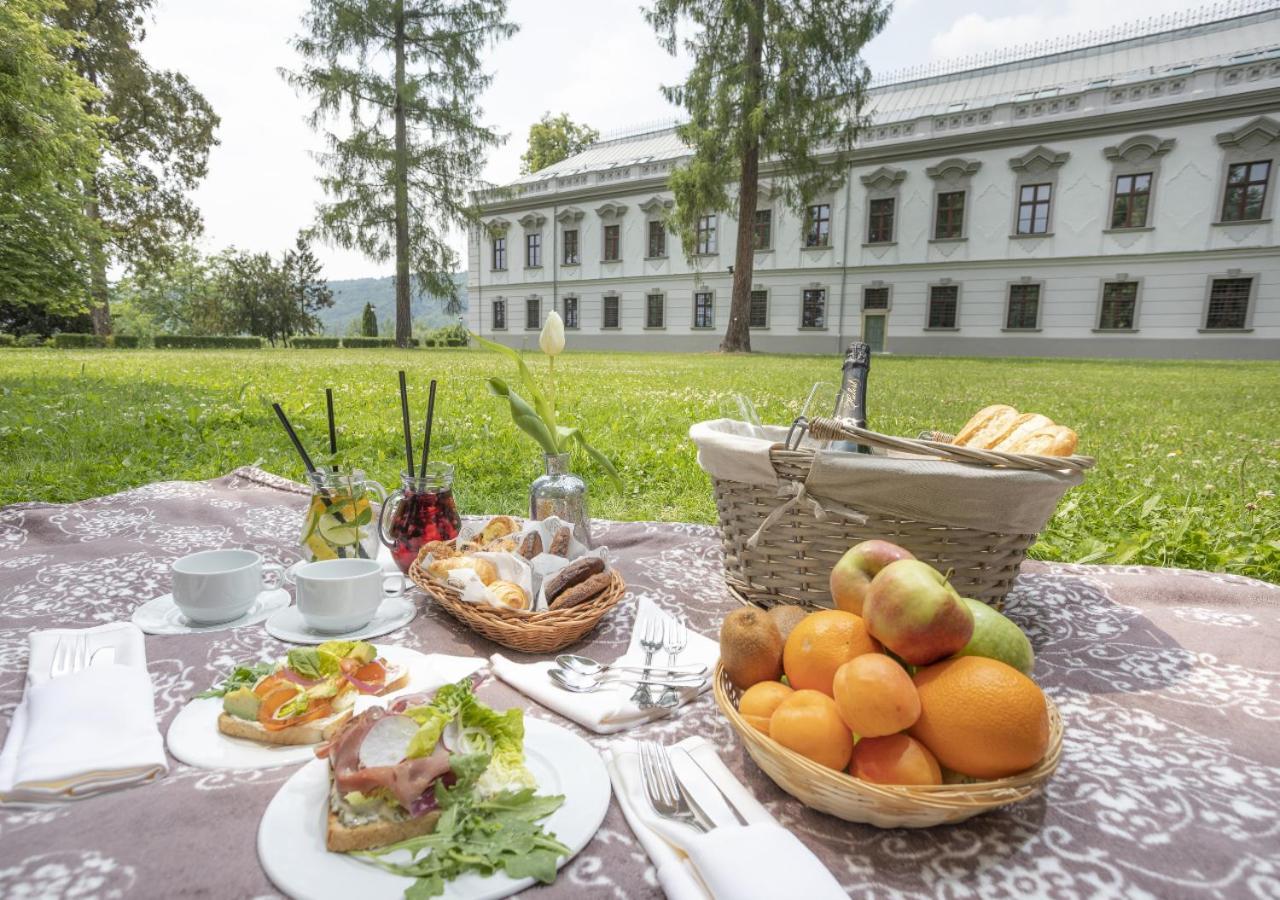 Hotel Gino Park Palace Považská Bystrica 外观 照片