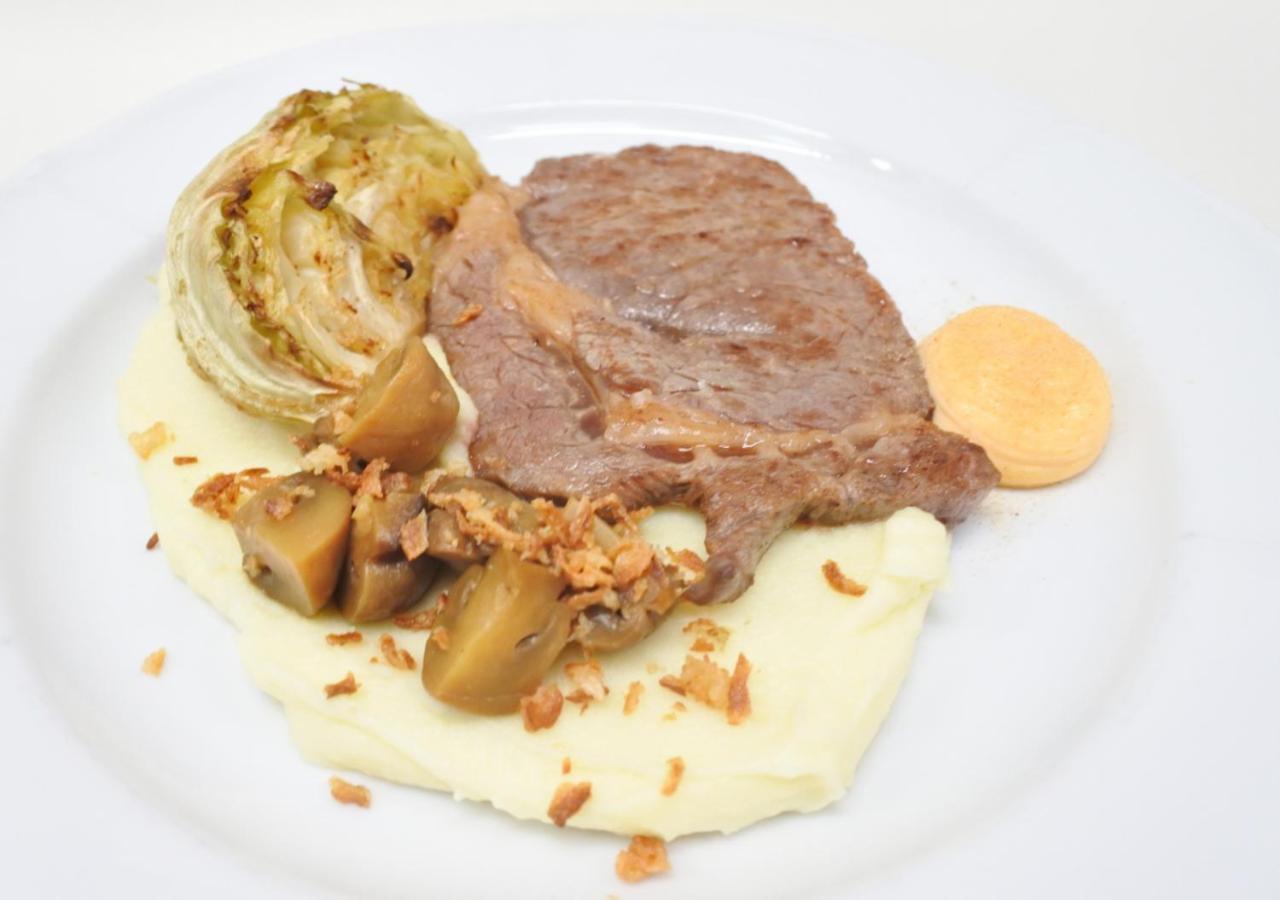 Hotel Gino Park Palace Považská Bystrica 外观 照片