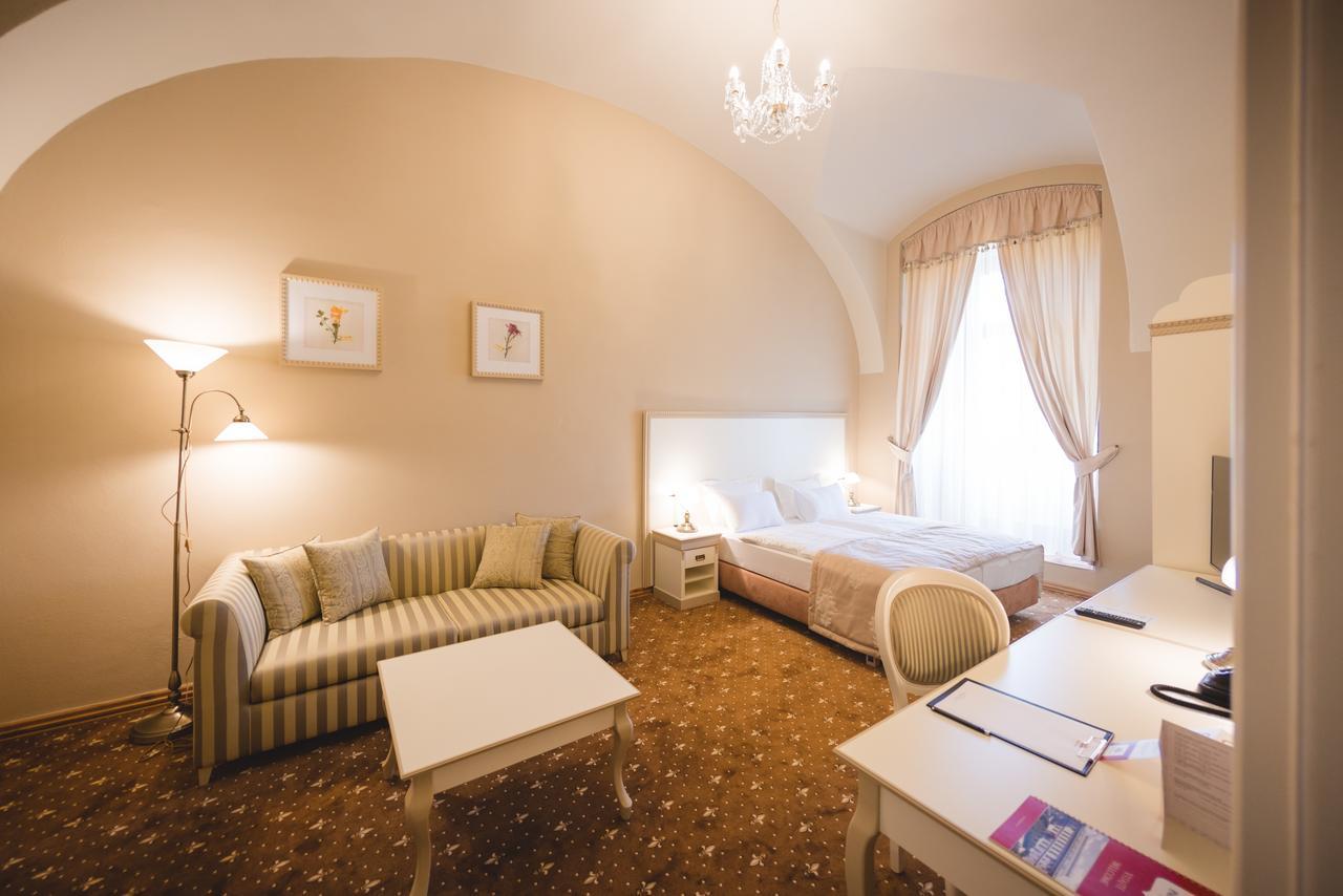 Hotel Gino Park Palace Považská Bystrica 外观 照片