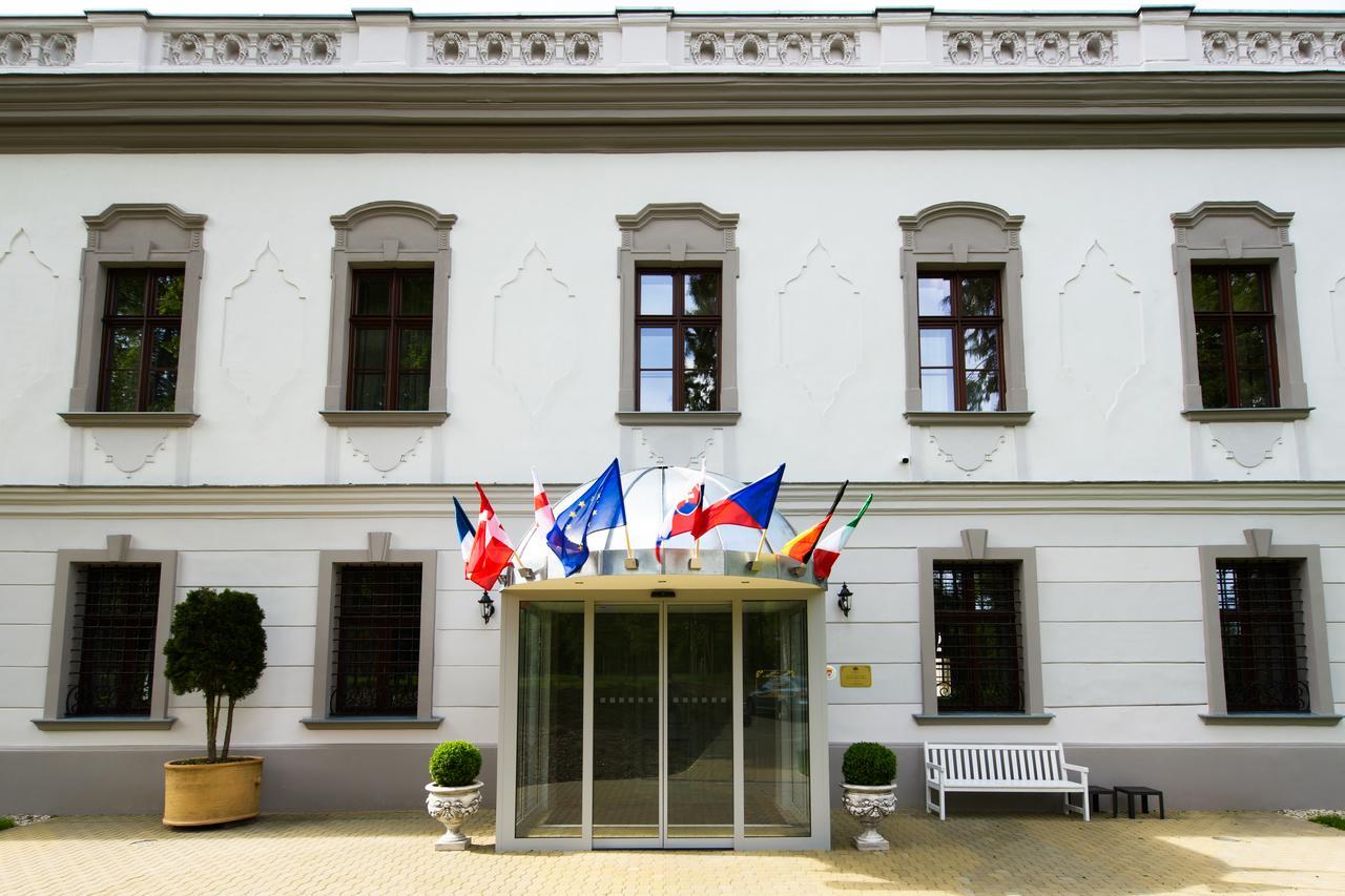Hotel Gino Park Palace Považská Bystrica 外观 照片